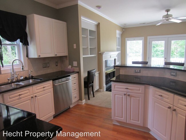 Building Photo - 2440 Cherry Ln