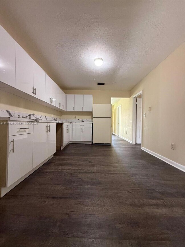 Foto del edificio - 1902 SW 97th Ave