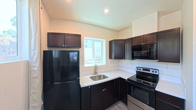 Building Photo - New 2 Bed Home |  $99 Deposit | Pet Ok - 2 Car Parking