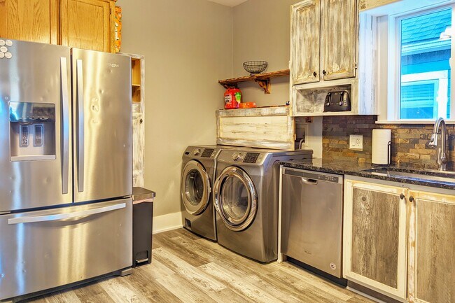 Foto del edificio - 705 E Kiowa St