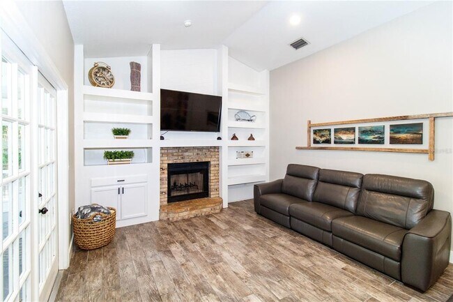 Building Photo - 614 Fayette Dr S
