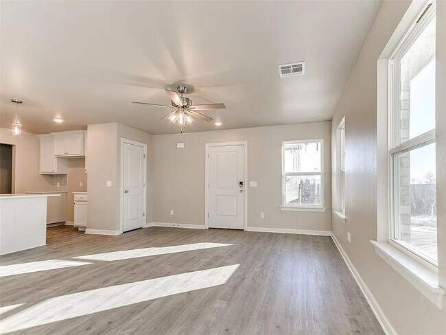 Foto del edificio - 421 E 7th St