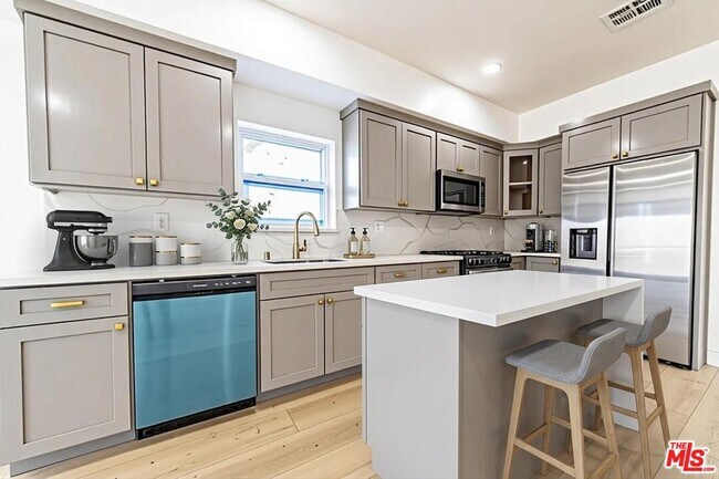 Foto del edificio - 5436 Romaine St