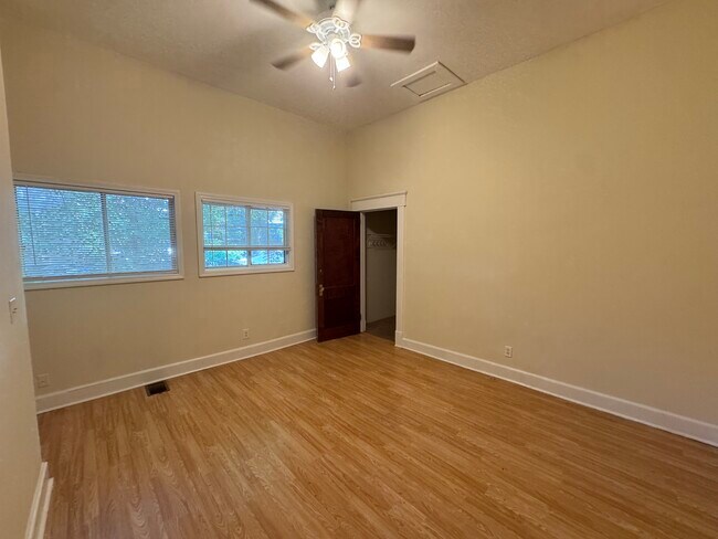 Foto del edificio - 978 Myrtle St NE