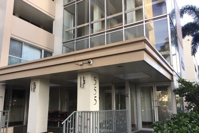 Foto del edificio - 555 University Ave