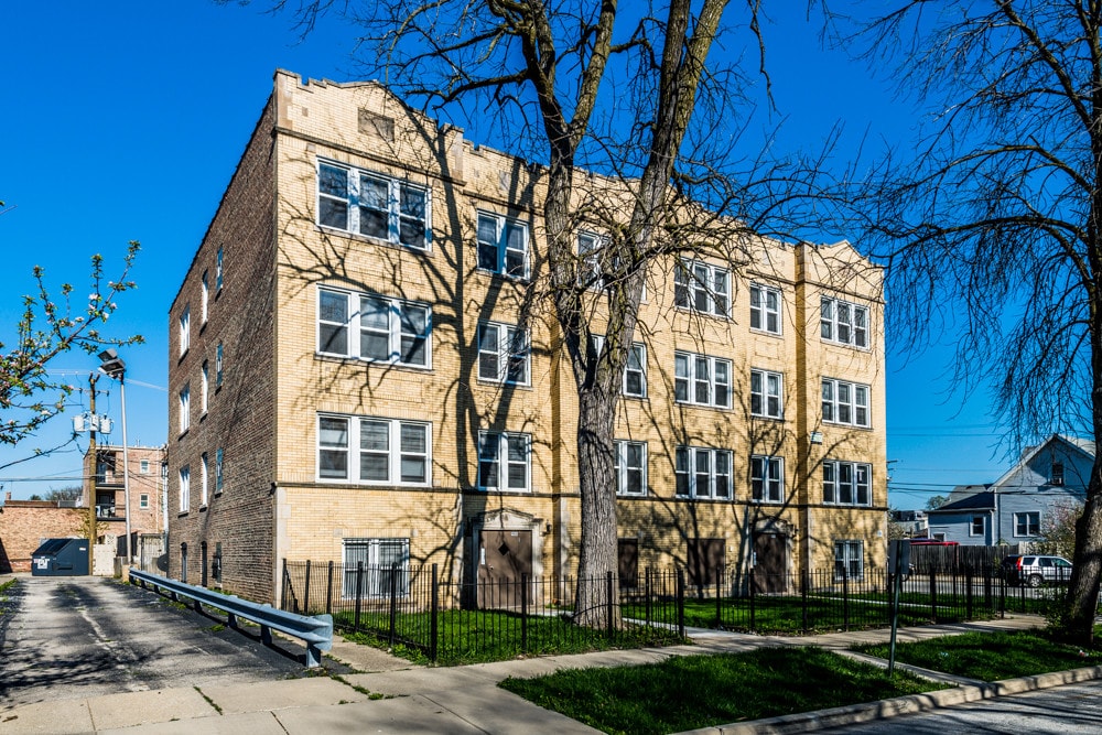 404 School St Apartments in Maywood, IL