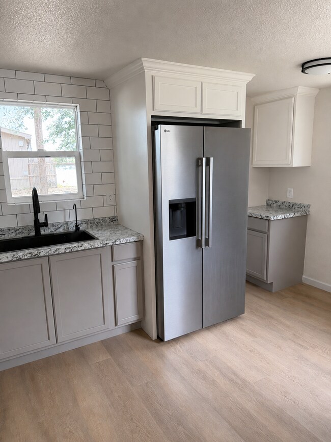 Building Photo - 4BR/2BA Home – Spacious Home