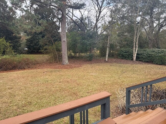 Foto del edificio - Spacious home with carport and garage!