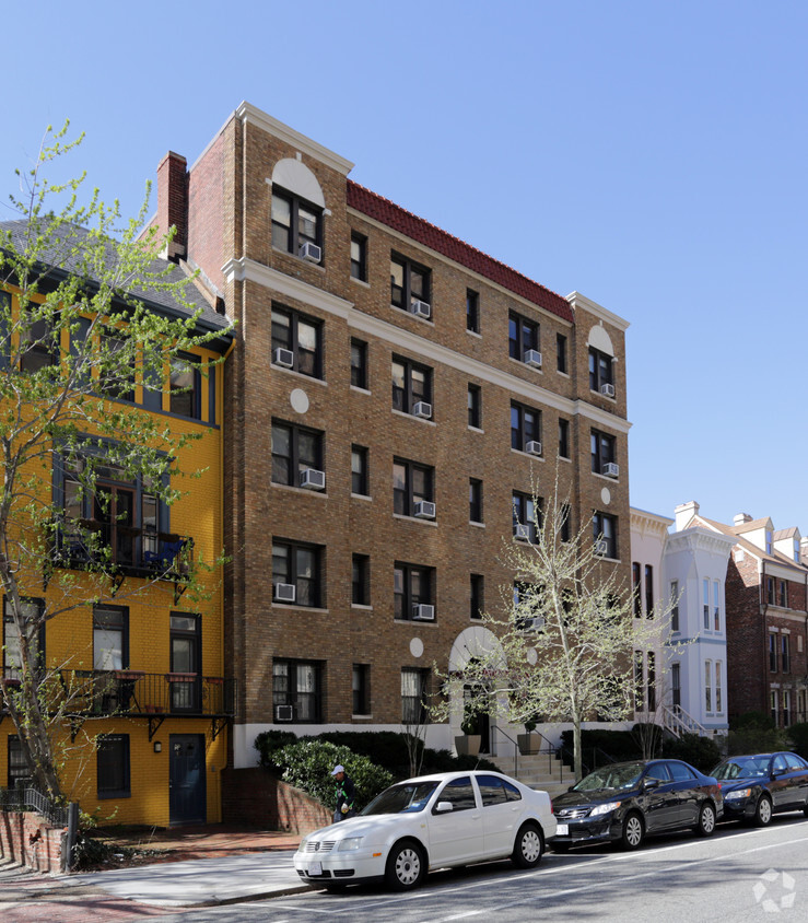 Primary Photo - Claridge House Apartments