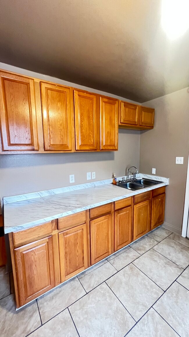Kitchen - 6022 Vermillion Blvd
