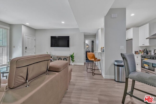 Foto del edificio - 433 E Tamarack Ave