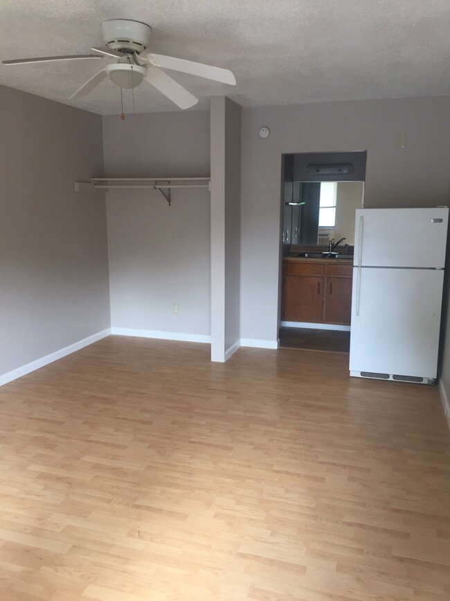 Foto del edificio - 215 Race St (16 Unit)