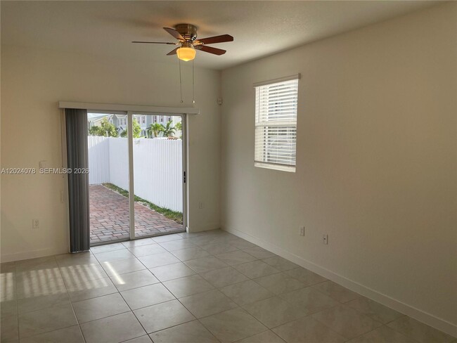 Foto del edificio - 906 SE 17th St
