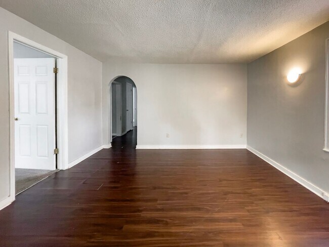 Foto del edificio - 1711 N Ball Ave