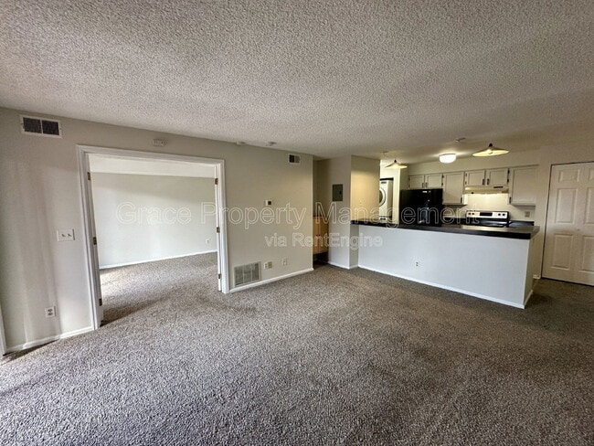 Foto del edificio - 4899 S Dudley St