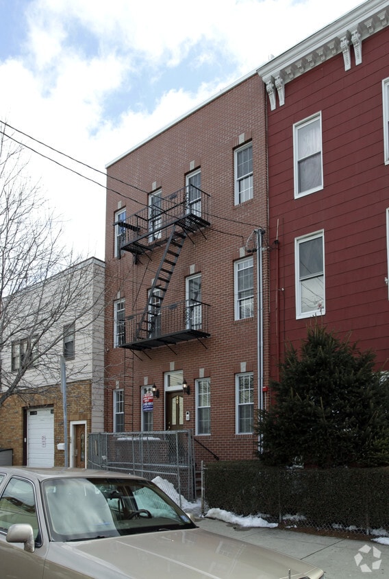 Foto del edificio - 60 Hancock Ave