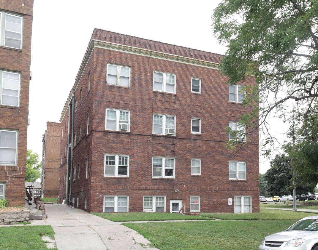 Building Photo - Colonial