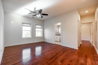 Building Photo - 1153 W Lunt Ave