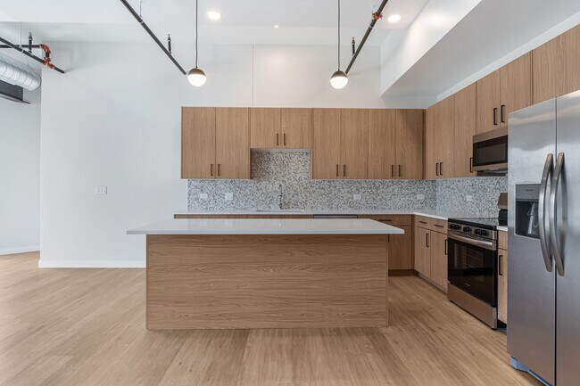 Building Photo - 805 N Milwaukee Ave