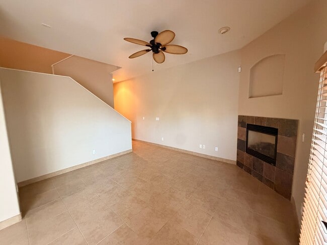 Building Photo - 897 E Roma Ave