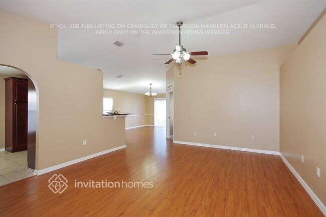 Foto del edificio - 14127 Econ Woods Ln