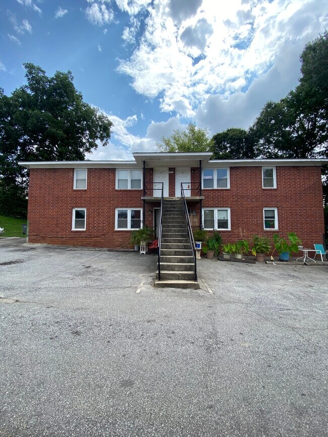 1103 Hampton Avenue Ext, Greenville, SC 29601 Apartments Greenville