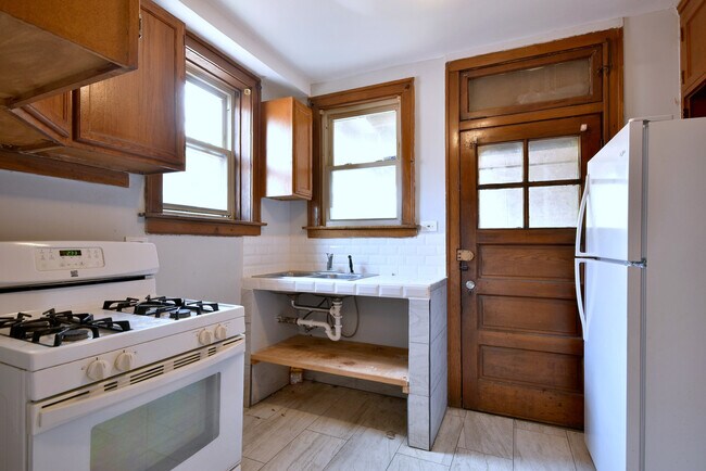 Foto del edificio - 5900 W Ohio St