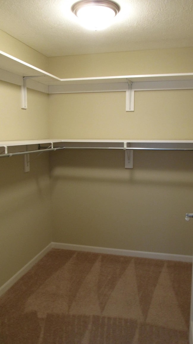 Walk-in closets - North Ridge Apartments