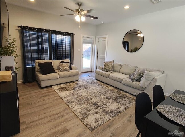 Building Photo - 11 N Soñador Dr