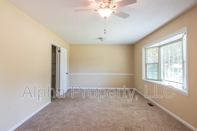 Building Photo - 631 Pine Hill Dr