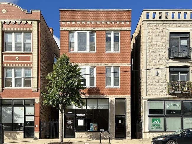 Building Photo - 2136 W Chicago