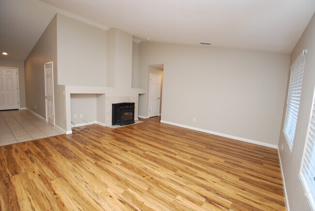 Building Photo - 4260 Crazy Horse Rd