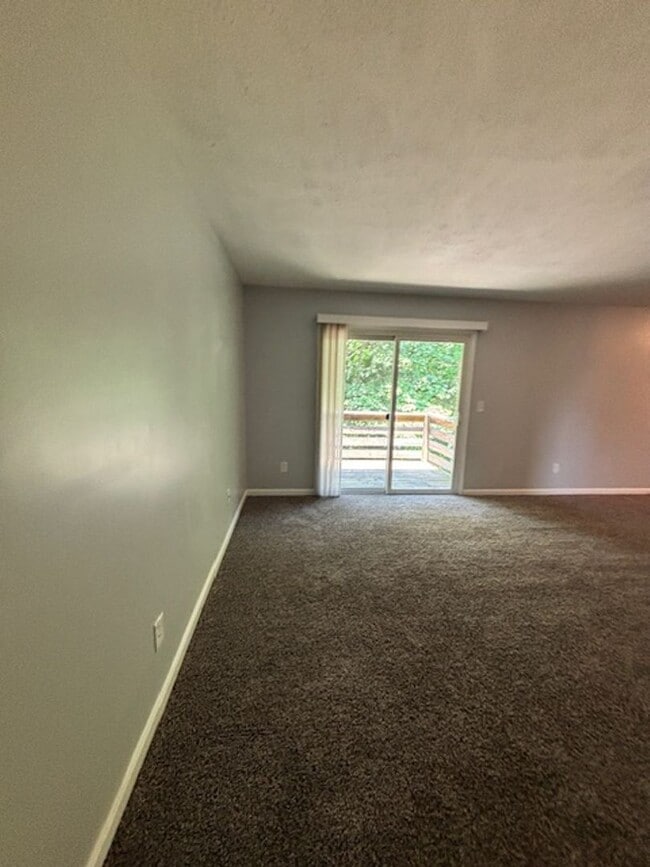 Building Photo - 1590 Illinois Rd