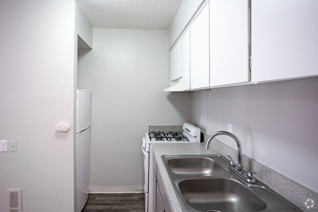 Studio - 420SF - Nova View