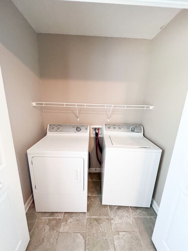 Foto del edificio - 2 Bedroom 1.5 Bath Townhome