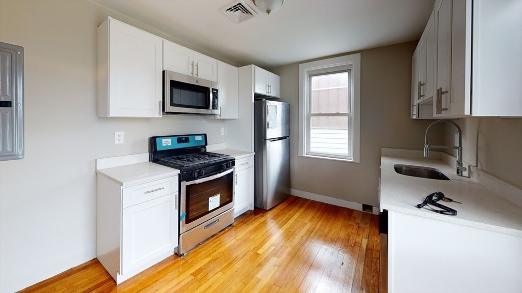 Primary Photo - 53 Jamaica St