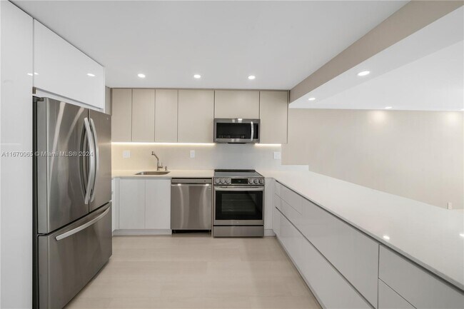 Kitchen - 1865 Brickell Ave