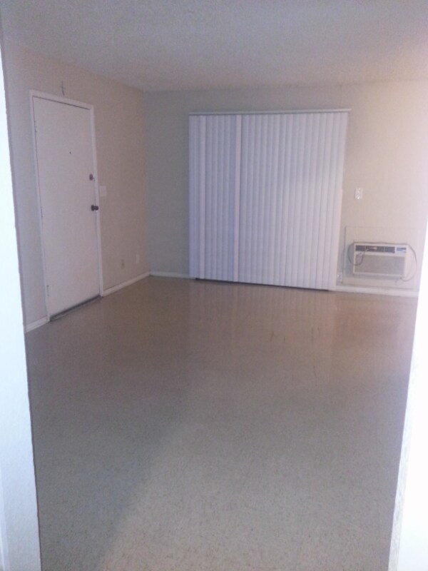 Building Photo - 1311 E San Bruno Ave