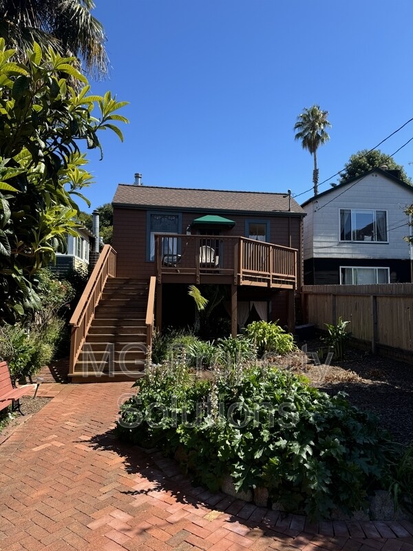 Primary Photo - 415 Turney St