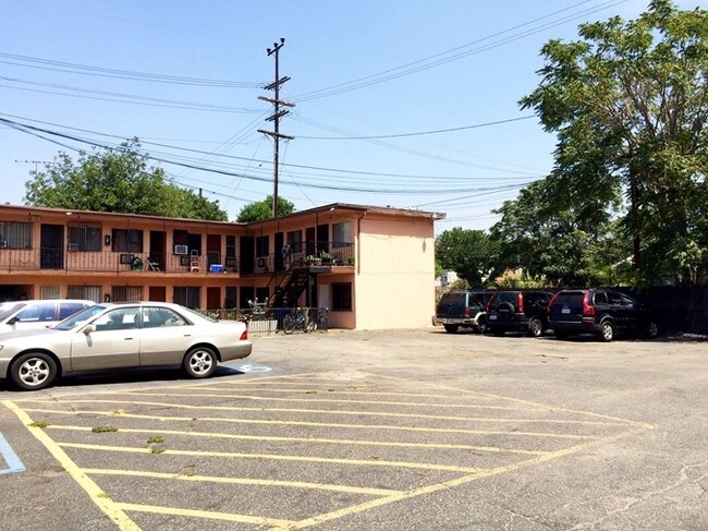 Building Photo - 1104 E 51st St