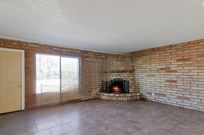 Foto del edificio - 3076 N Cherry Ave