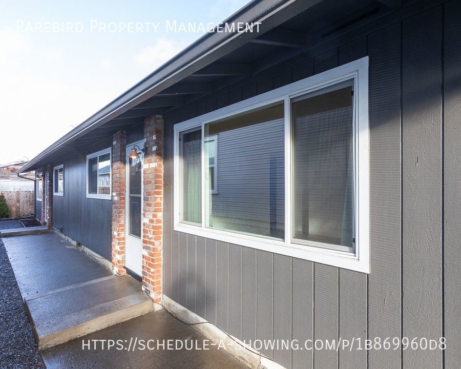 Primary Photo - 2 bedroom, 1 bath unit available in North ...