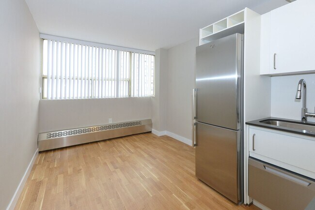 Photo du bâtiment - 730 St Clarens Ave