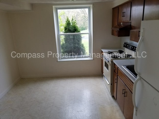 Building Photo - $695 - 2 Bed, 1 Bath - East Earl