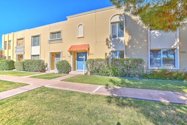 Building Photo - 8344 E Chaparral Rd