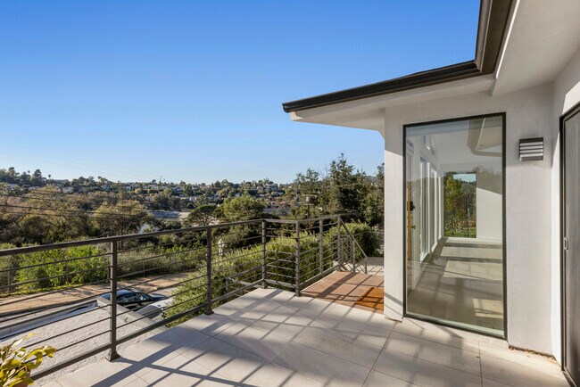 Foto del edificio - 2484 Armstrong Ave