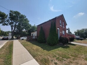 Building Photo - 251 Rawdon St