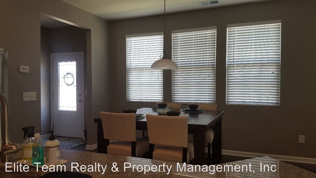 Building Photo - 3 br, 2.5 bath House - Honeylocust Lane 3005