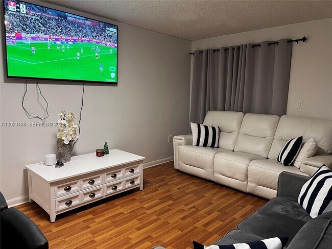 Foto del edificio - 17505 NW 67th Pl