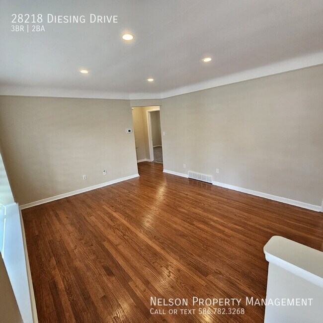 Foto del edificio - 28218 Diesing Dr